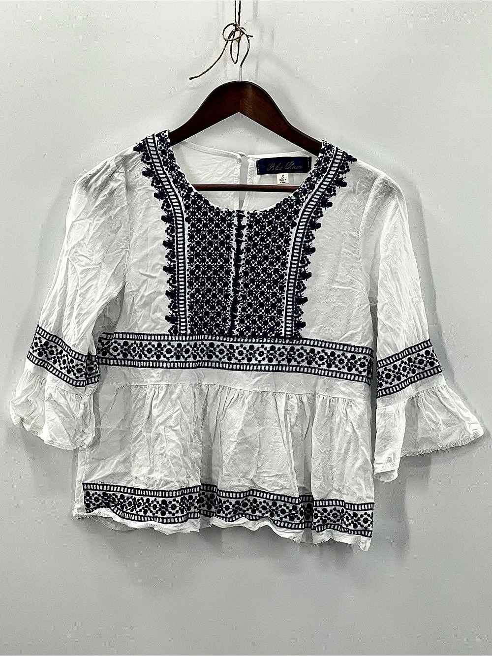 506 Blue Rain Embroidered Cotton Blouse in White & Blue Size Small
